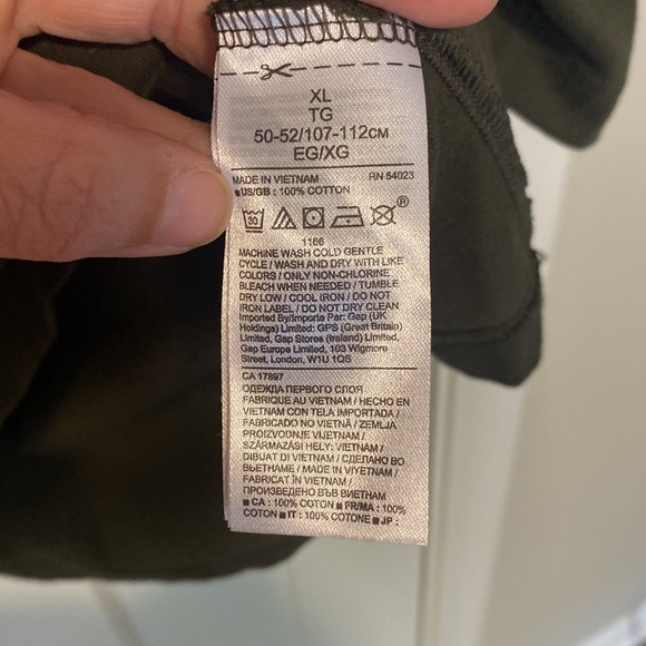 Banana Republic Men’s Soft Wash Short Sleeve Tee - Picture 4 of 5